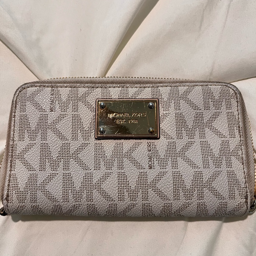 Michael Khors wallet
